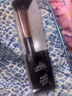 Angled Contour Brush - Rose Gold Handle (Black Bristles)